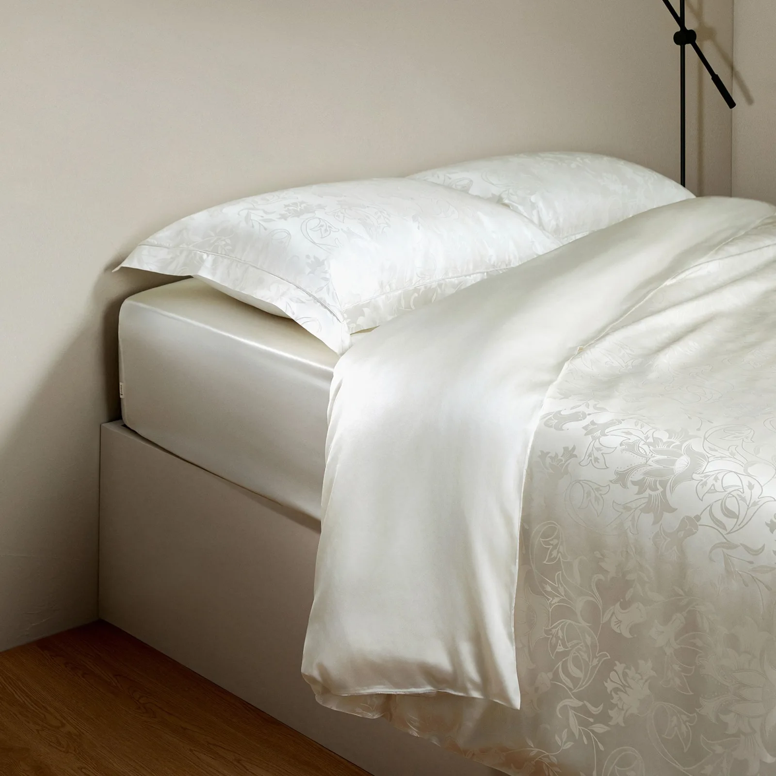 Silk Bedding Set with Lily Jacquard detail view
