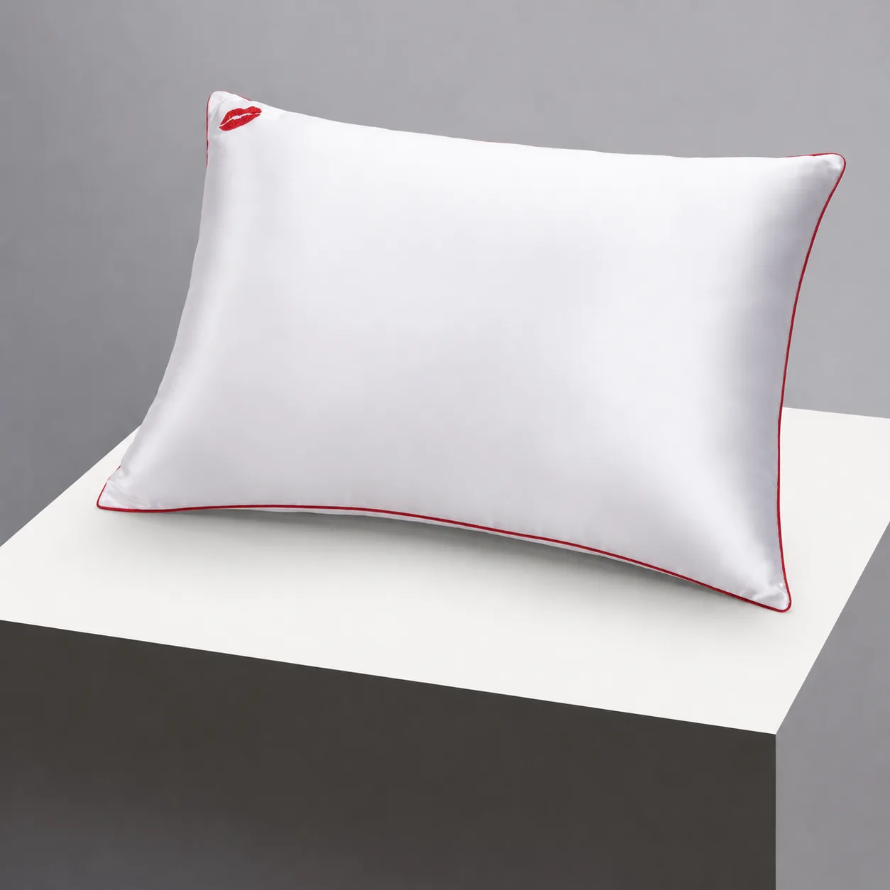 White Silk Sleep Set Embroidered Lip Motif detail view