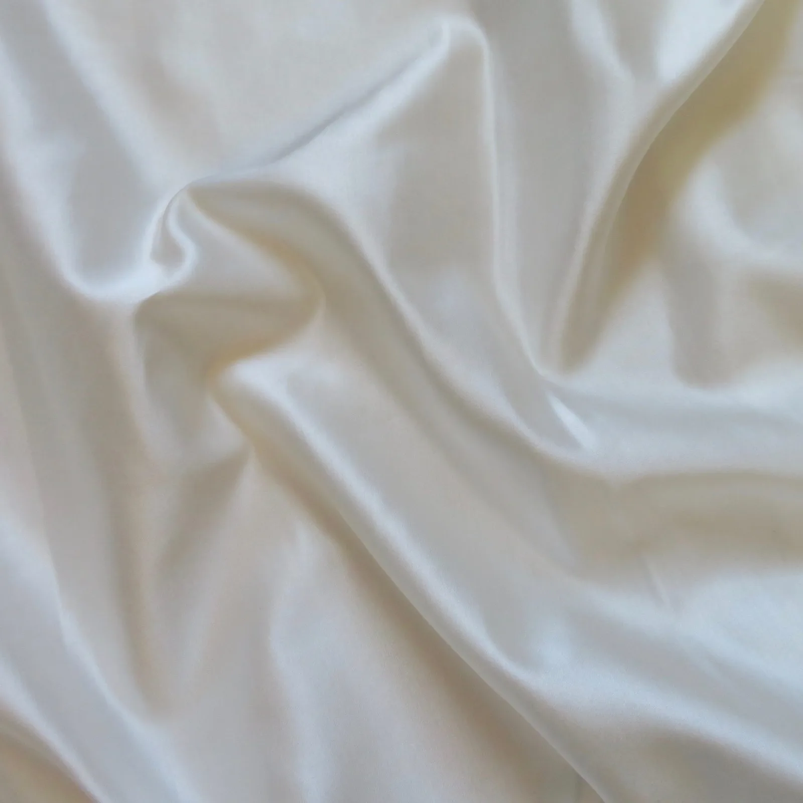 Opción de material de gasa de seda con caída ligera y transparente para el desarrollo de fundas de almohada de seda personalizadas