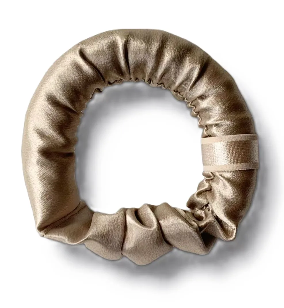 Boudin boucleur halo en soie sans chaleur avec construction en anneau rembourré, coutures froncées et patte de fixation pour un coiffage enveloppant